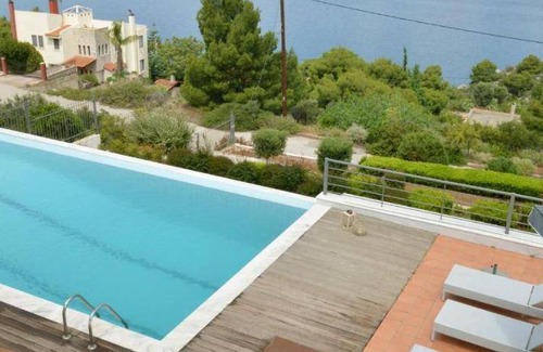 Theologos Villa | 230 m² Villa ∙ 4 bedrooms ∙ 12 guests
