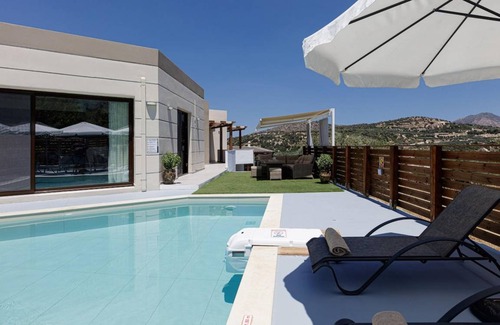 Perama Villa | 235 m² Villa ∙ 5 bedrooms ∙ 10 guests