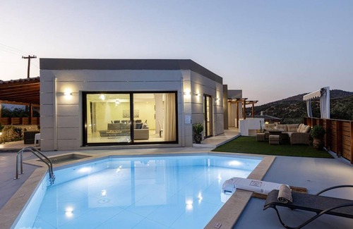 Perama Villa | 235 m² Villa ∙ 5 bedrooms ∙ 10 guests