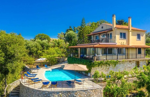 Lakka Villa | 240 m² Villa ∙ 5 bedrooms ∙ 10 guests