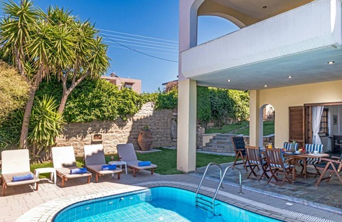 Margarites Villa | 240 m² Villa ∙ 6 bedrooms ∙ 11 guests