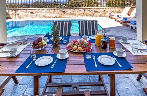 Margarites Villa | 240 m² Villa ∙ 6 bedrooms ∙ 11 guests