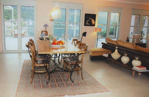 Kassiopi Villa | 249 m² Villa ∙ 4 bedrooms ∙ 7 guests