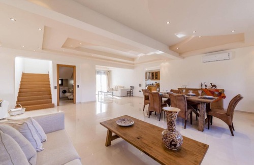 Asgourou House | 250 m² House ∙ 3 bedrooms ∙ 7 guests