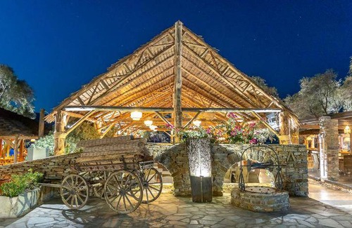 Koundouros Resort | 250 m² Resort ∙ 3 bedrooms ∙ 127 guests