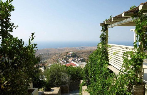 Ioulida Apartment | 250 m² Serviced apartment ∙ 3 bedrooms ∙ 127 guests