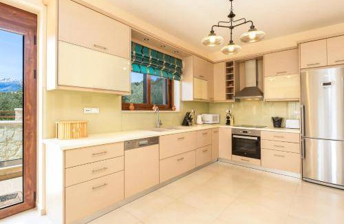 Kalyves Villa | 250 m² Villa ∙ 3 bedrooms ∙ 7 guests