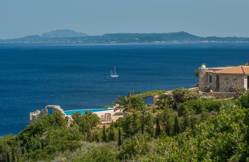 Korithi Villa | 250 m² Villa ∙ 4 bedrooms ∙ 8 guests