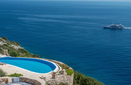 Korithi Villa | 250 m² Villa ∙ 4 bedrooms ∙ 8 guests