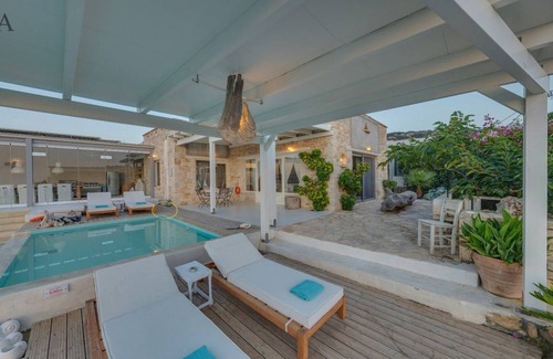 Pitsidia Villa | 250 m² Villa ∙ 4 bedrooms ∙ 8 guests