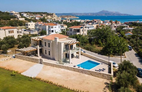 Almyrida Villa | 250 m² Villa ∙ 5 bedrooms ∙ 10 guests