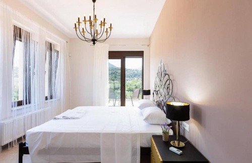 Almyrida Villa | 250 m² Villa ∙ 5 bedrooms ∙ 10 guests