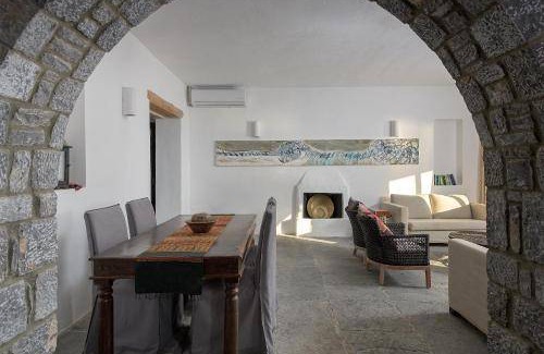 Pefkos Villa | 250 m² Villa ∙ 6 bedrooms ∙ 15 guests
