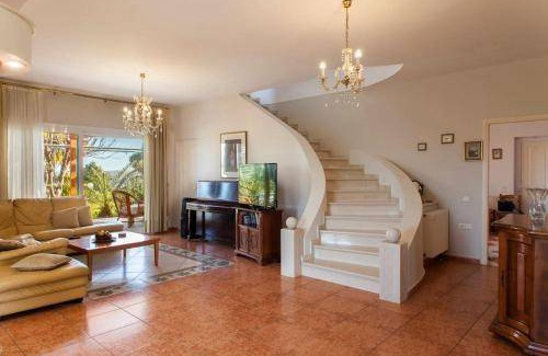 Skalani Resort | 270 m² Resort ∙ 6 bedrooms ∙ 12 guests