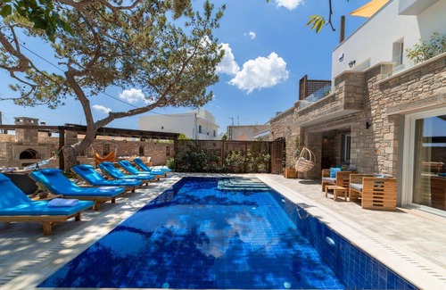 Koutsouras House | 270 m² House ∙ 7 bedrooms ∙ 18 guests