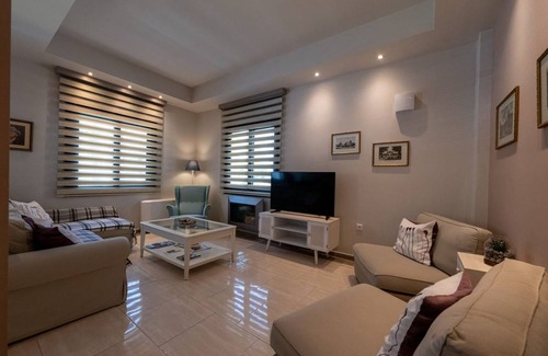 Kalamata Villa | 270 m² Villa ∙ 6 bedrooms ∙ 16 guests