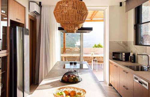 Limeniskos Apartment | 280 m² Apartment ∙ 7 bedrooms ∙ 16 guests