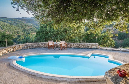 Monopari House | 280 m² House ∙ 3 bedrooms ∙ 7 guests