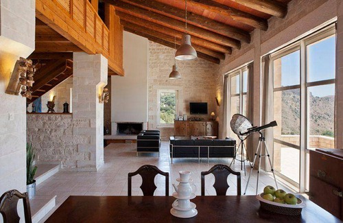 Monopari House | 280 m² House ∙ 3 bedrooms ∙ 7 guests