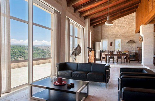 Monopari House | 280 m² House ∙ 3 bedrooms ∙ 7 guests