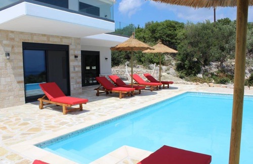 Nidri House | 290 m² House ∙ 3 bedrooms ∙ 9 guests