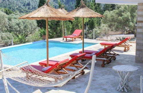 Nidri House | 290 m² House ∙ 3 bedrooms ∙ 9 guests