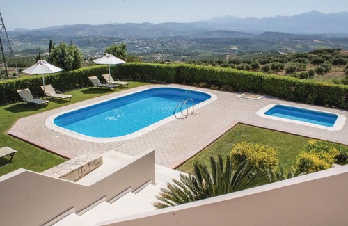 Nikos Kazantzakis House | 295 m² House ∙ 6 bedrooms ∙ 12 guests