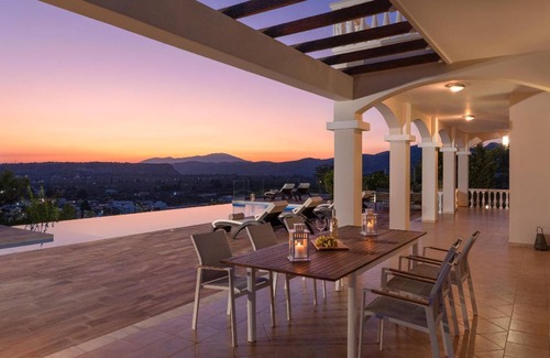 Archangelos House | 295 m² House ∙ 5 bedrooms ∙ 10 guests