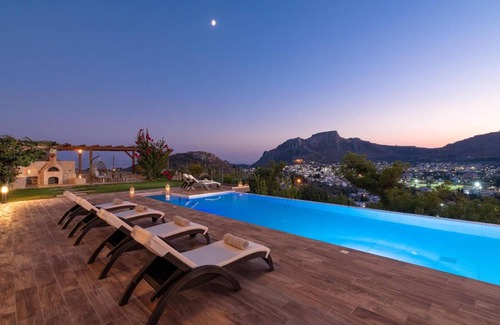 Archangelos House | 295 m² House ∙ 5 bedrooms ∙ 10 guests