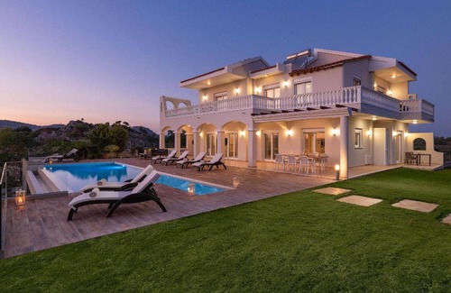 Archangelos House | 295 m² House ∙ 5 bedrooms ∙ 10 guests