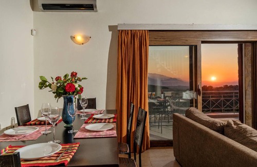 Kaloniktis House | 300 m² House ∙ 10 bedrooms ∙ 24 guests