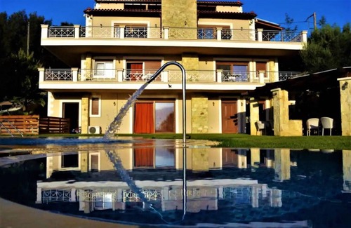 Kaloniktis House | 300 m² House ∙ 10 bedrooms ∙ 24 guests