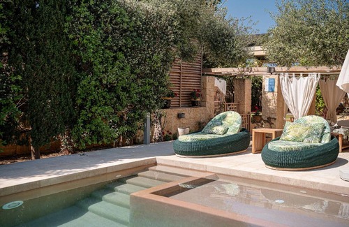 Kalathas House | 300 m² House ∙ 4 bedrooms ∙ 9 guests