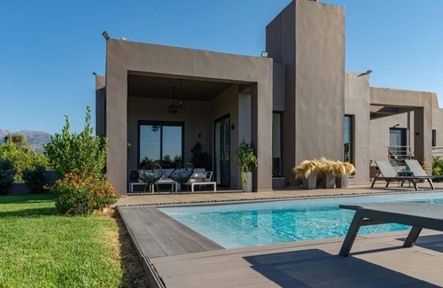 Alikianos House | 300 m² House ∙ 6 bedrooms ∙ 14 guests