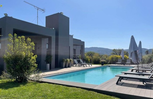 Alikianos House | 300 m² House ∙ 6 bedrooms ∙ 14 guests