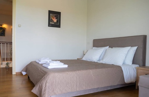 Kato Lechonia House | 300 m² House ∙ 3 bedrooms ∙ 6 guests