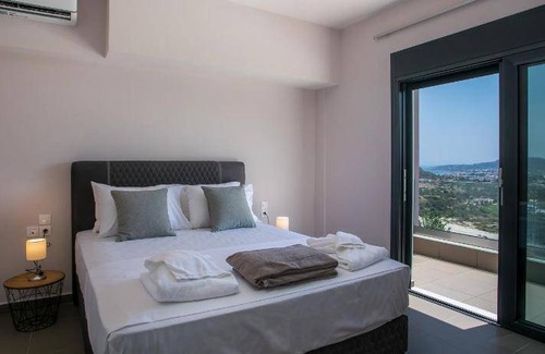 Faliraki Villa | 300 m² Villa ∙ 7 bedrooms ∙ 14 guests