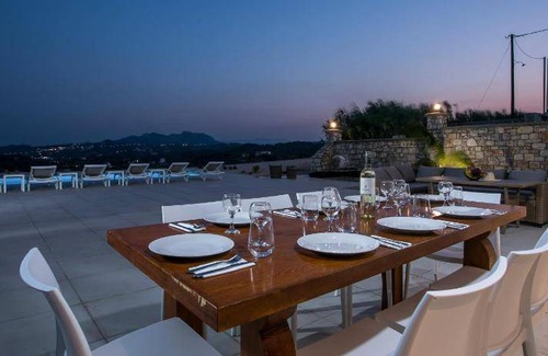 Faliraki Villa | 300 m² Villa ∙ 7 bedrooms ∙ 14 guests