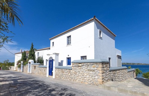 Spetses Villa | 300 m² Villa ∙ 8 bedrooms ∙ 18 guests