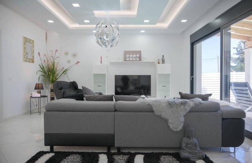 Notos Villa | 320 m² Villa ∙ 5 bedrooms ∙ 12 guests