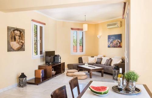 Maleme House | 330 m² House ∙ 9 bedrooms ∙ 18 guests