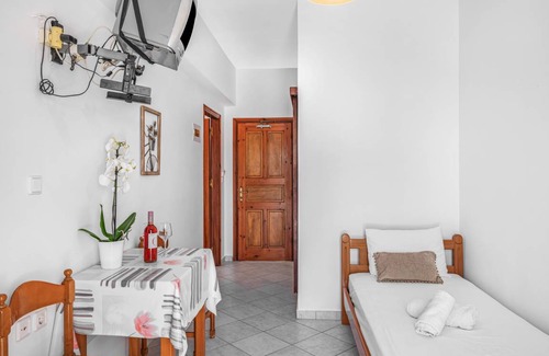 Kamari Apartment | 35 m² Apartment ∙ 1 bedroom ∙ 4 guests