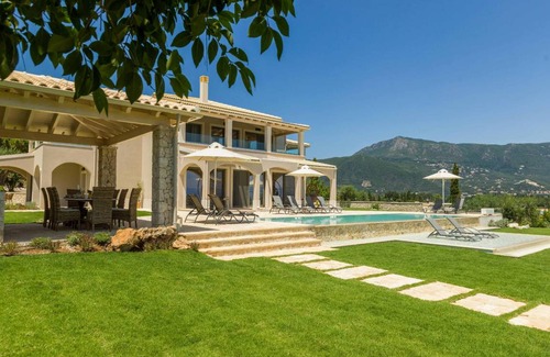 Dassia House | 350 m² House ∙ 5 bedrooms ∙ 10 guests