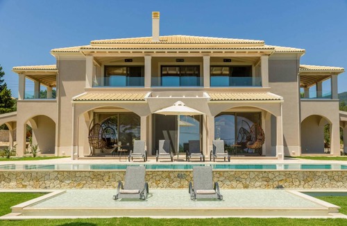 Dassia House | 350 m² House ∙ 5 bedrooms ∙ 10 guests