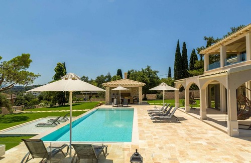 Dassia House | 350 m² House ∙ 5 bedrooms ∙ 10 guests
