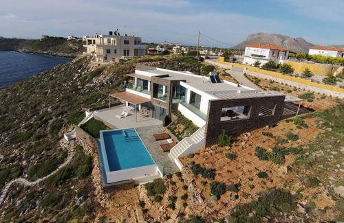 Stavros Villa | 350 m² Villa ∙ 4 bedrooms ∙ 10 guests