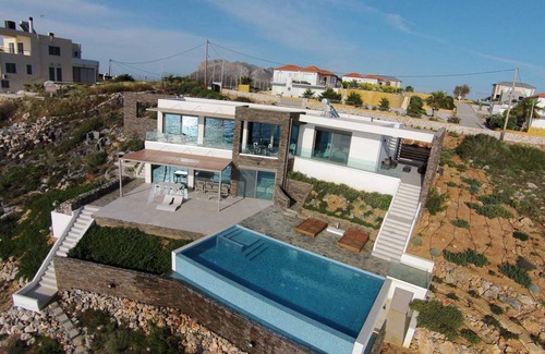 Stavros Villa | 350 m² Villa ∙ 4 bedrooms ∙ 10 guests