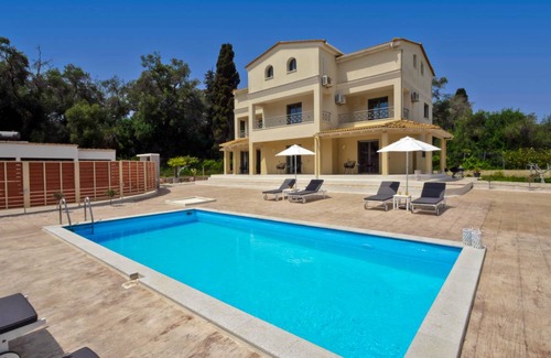 Kavos Villa | 350 m² Villa ∙ 4 bedrooms ∙ 8 guests
