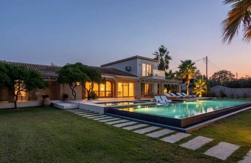 Molos Villa | 350 m² Villa ∙ 6 bedrooms ∙ 12 guests