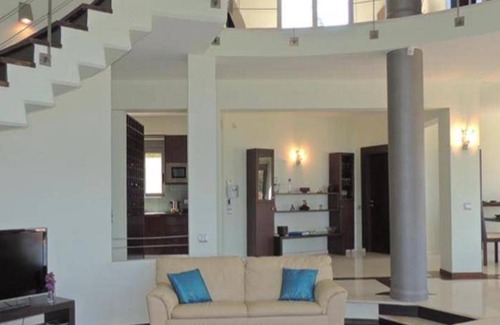 Gerani Villa | 350 m² Villa ∙ 7 bedrooms ∙ 16 guests